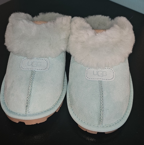 BRAND NEW UGG SLIPPERS - Picture 5 of 9